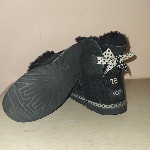 UGGS Black Suede Booties With Bows Size 9 - Picture 2 of 5